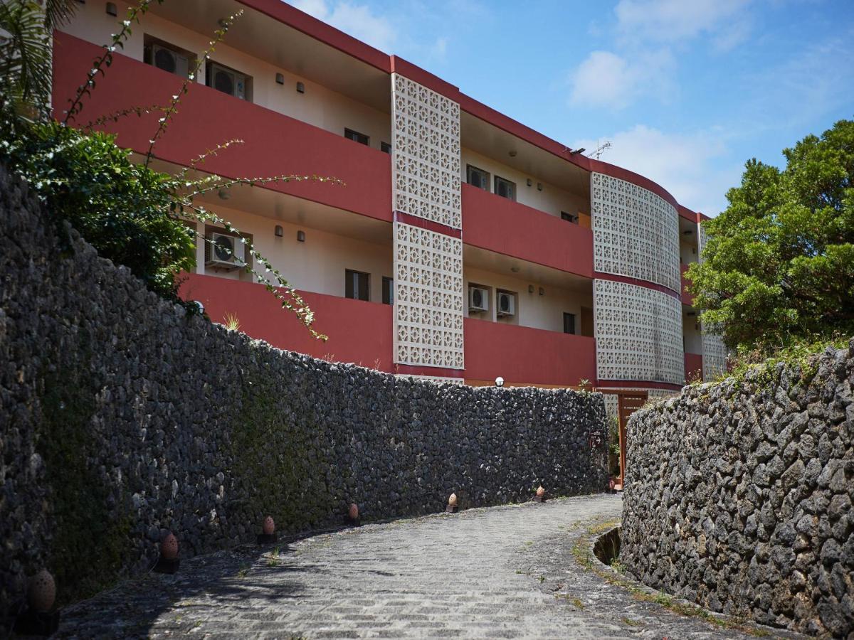 Hotel Murasakimura Yomitan Esterno foto